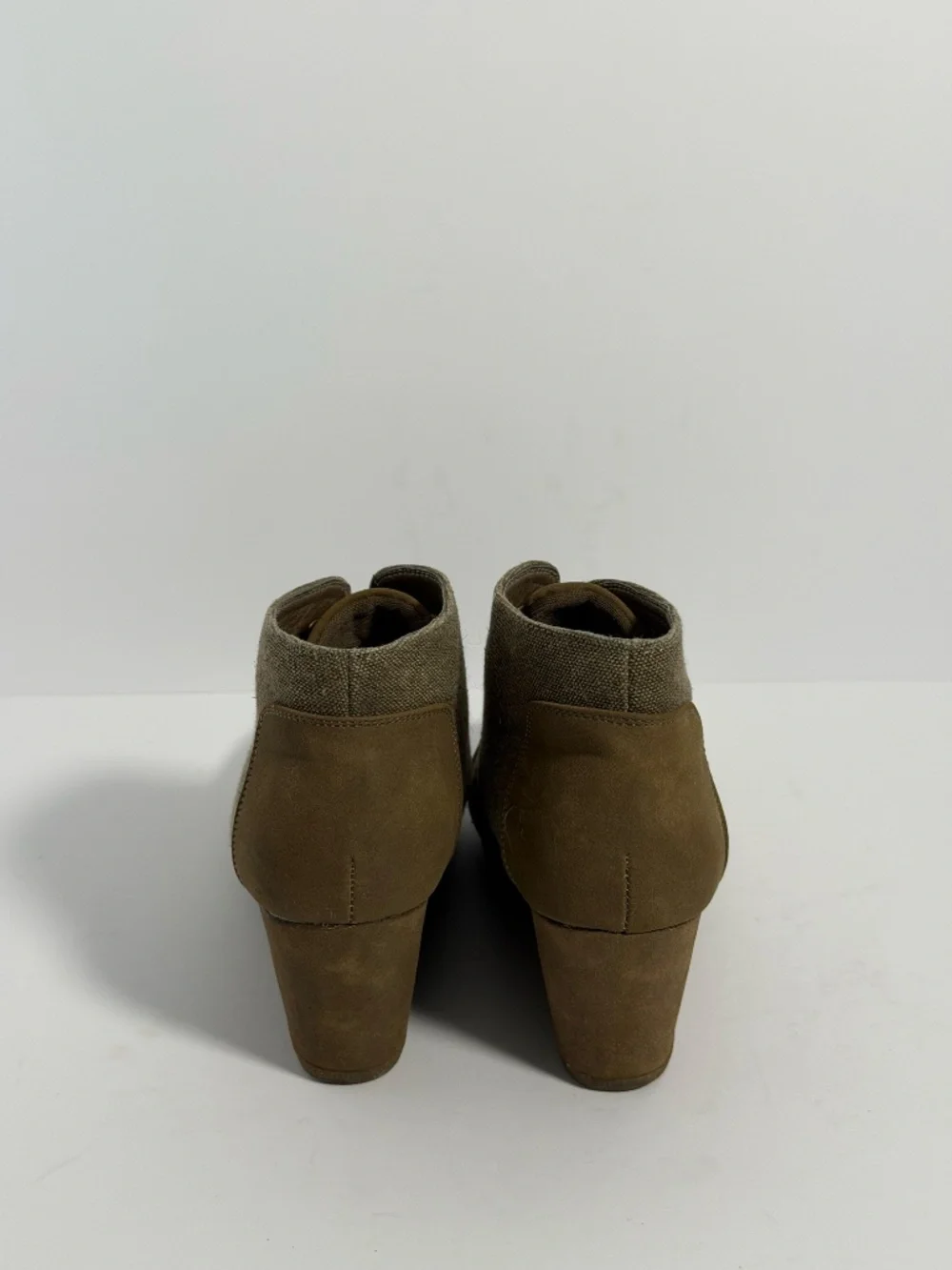 Pierre Dumas Tan Khaki Canvas Faux Suede Lace Up Chukka Wedge Booties Women's 7